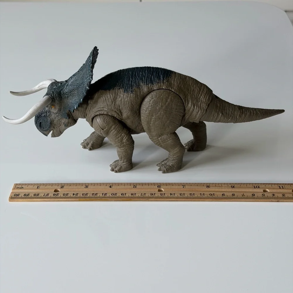 Mattel Jurassic World Rebirth Wild Roar Nasutoceratops Action Figure